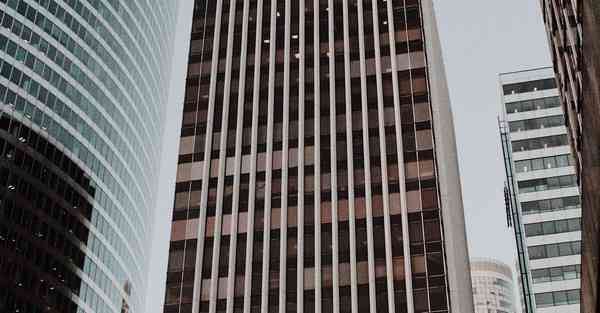 人工智能机器人和人谈恋爱