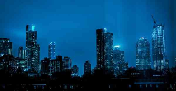 人工智能机器人和人谈恋爱