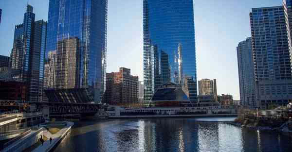 智能电梯机器人：革新传统行业的助力