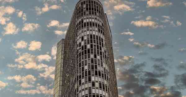 用智能机器制造智能机器人