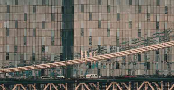 人工智能机器人和人谈恋爱