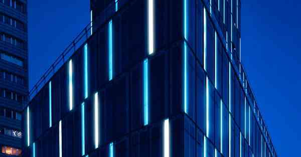 人工智能机器人和人谈恋爱