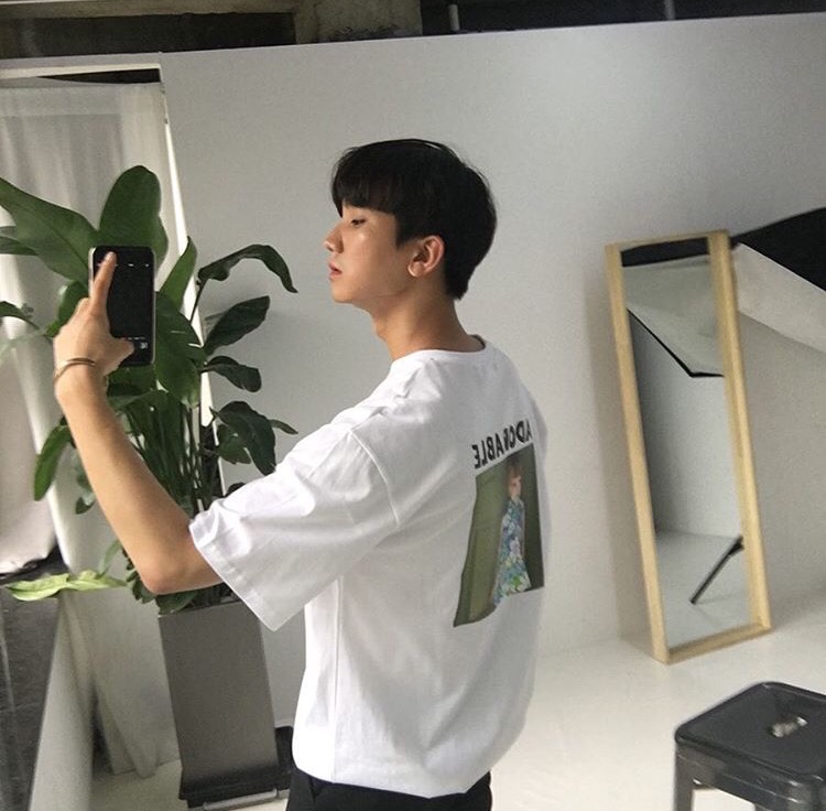 章媚亚维